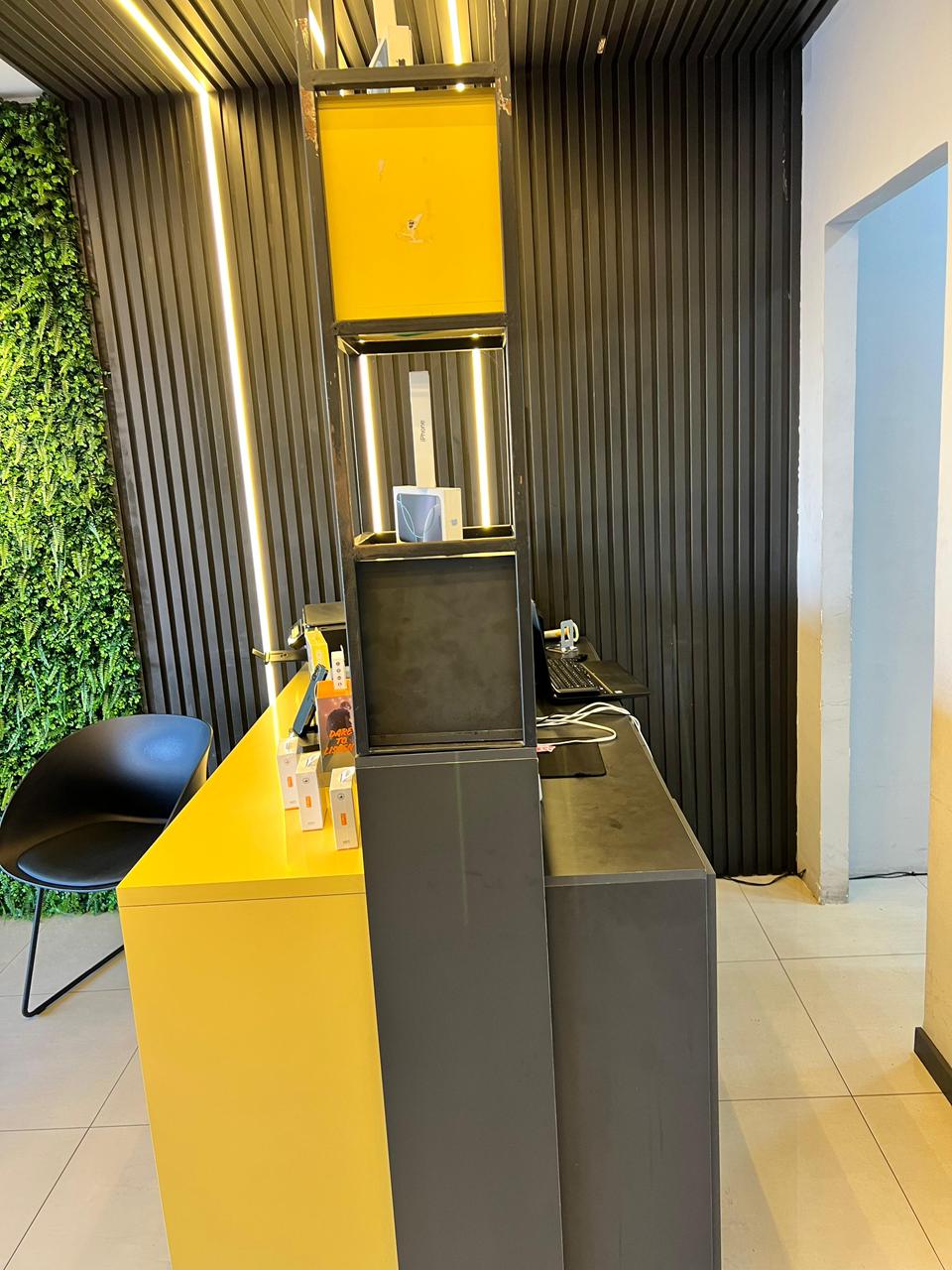 Loja CBTec — balcão de atendimento