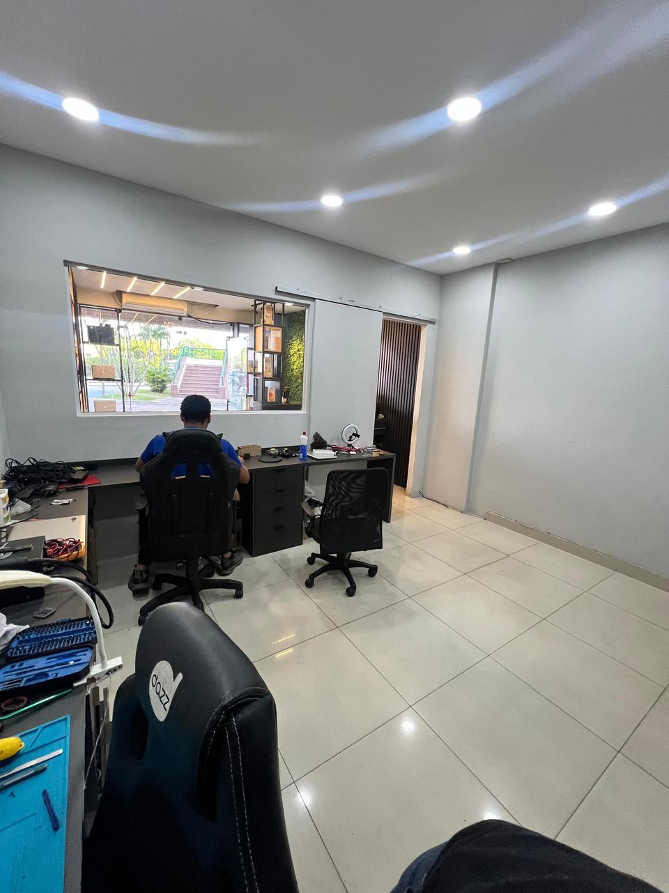 Loja CBTec — bancada técnica